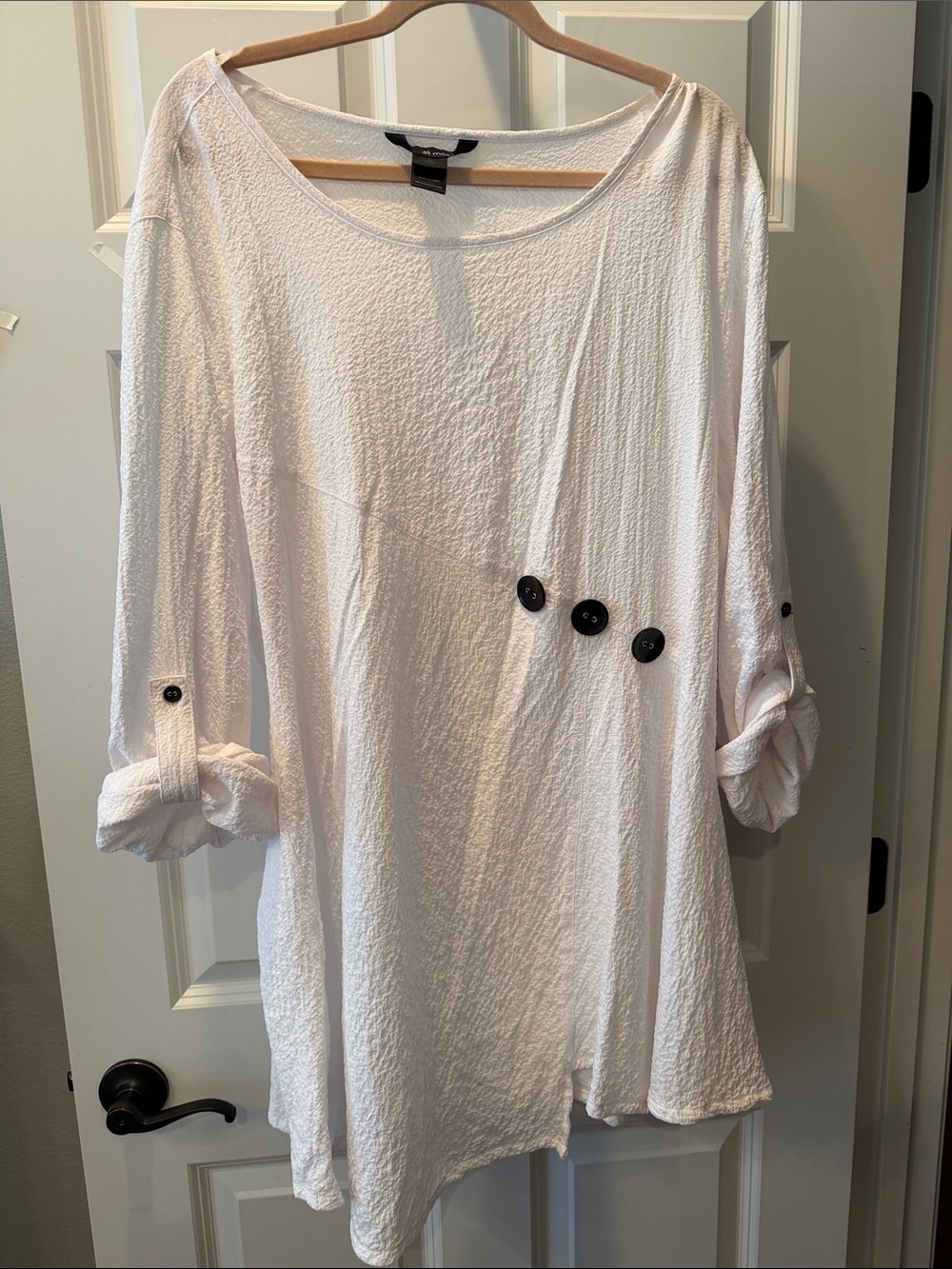 Ali Miles White Textured Tunic with Black Button Accents